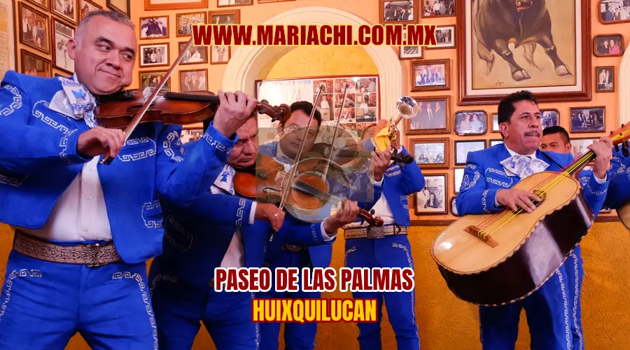 Mariachis en Paseo de las Palmas